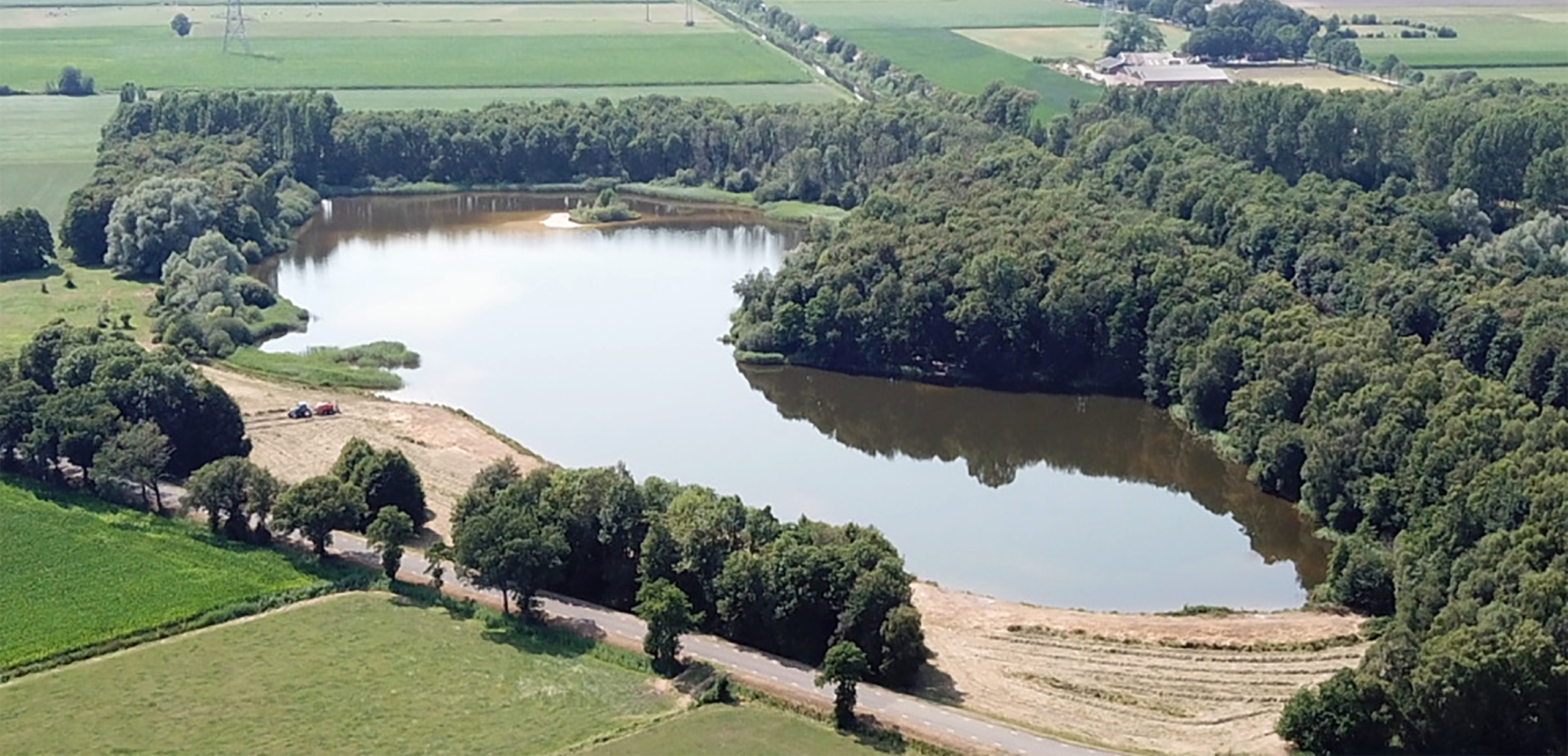 Ochtenmist boven de Stobbeplas